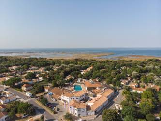 CAMPING LES GROS JONCS *****, en el borde del mar en Nouvelle-Aquitaine