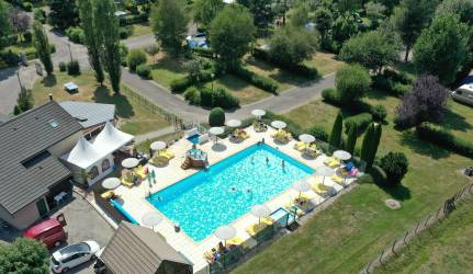 CAMPING LE MOULIN DE SERRE ***, en el borde de un río en Auvergne-Rhône-Alpes