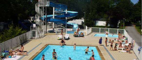 CAMPING LES ACACIAS ****, en el borde de un río en Auvergne-Rhône-Alpes
