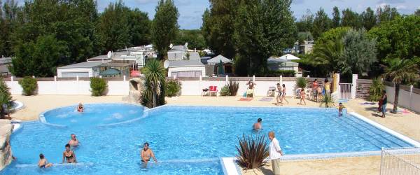 CAMPING LE PHARE OUEST ***, en el borde del mar en Nouvelle-Aquitaine
