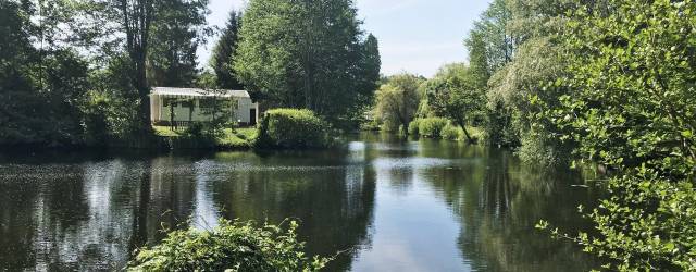 CAMPING LES ILES PARC DE LOISIRS ****, au bord d'un lac ou d'un étang en Normandie