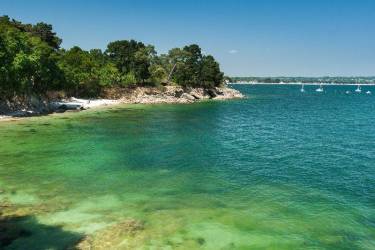 CAMPING LA ROCHE PERCEE ****, en el borde del mar en Bretagne
