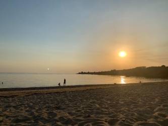 CAMPING DE LA PLAGE DES GRANGES ***, en el borde del mar en Bretagne