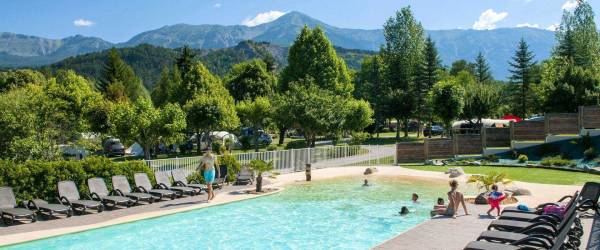 CAMPING LES PRAIRIES ***, en el borde de un río en Provence-Alpes-Côte d'Azur